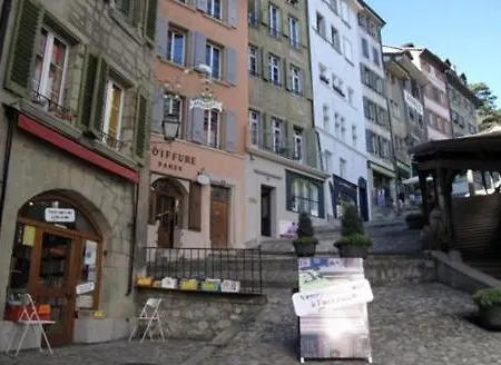 Pully Lakeside Street And Direct Bus To Train Station Apartment