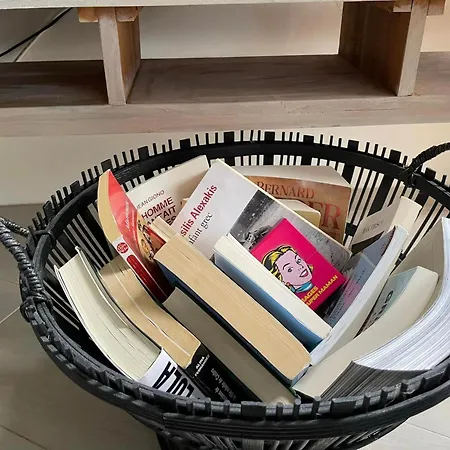 Pully Lakeside Street And Direct Bus To Train Station Lausana