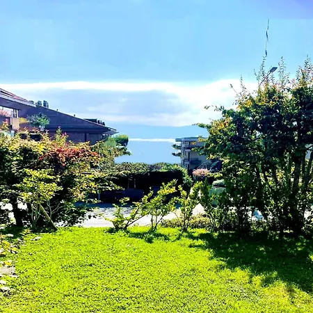 Pully Lakeside Street And Direct Bus To Train Station Apartment Lausanne