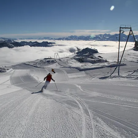 Pully Lakeside Street And Direct Bus To Train Station * Lausana