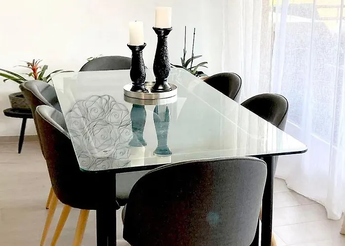 Pully Lakeside Street And Direct Bus To Train Station Лозана