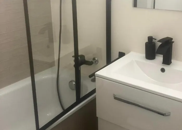 Pully Lakeside Street And Direct Bus To Train Station Apartmán Лозана