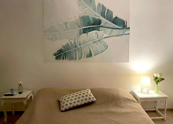 Pully Lakeside Street And Direct Bus To Train Station Лозана